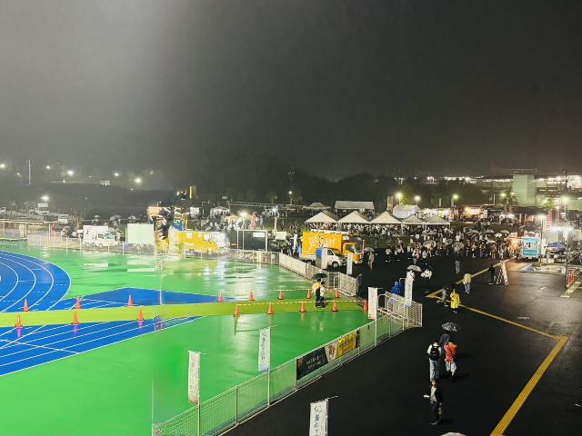 みはまはなびまつりの会場(飲食エリア)の様子