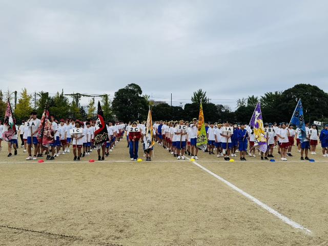 令和7年度河和中学校「体育祭」の生徒が整列している様子