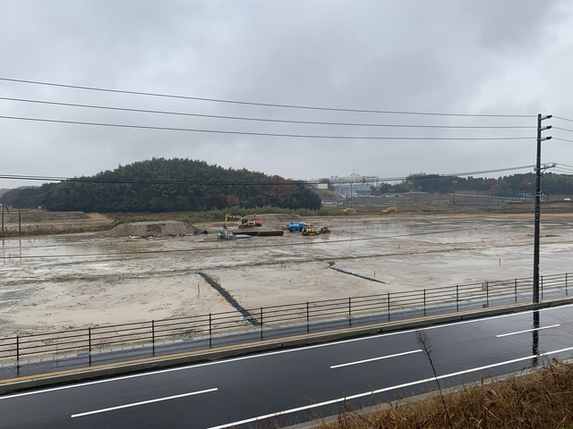 令和3(2021)年12月7日 公園北側(町道)から公園中央方面を映した定点カメラの写真