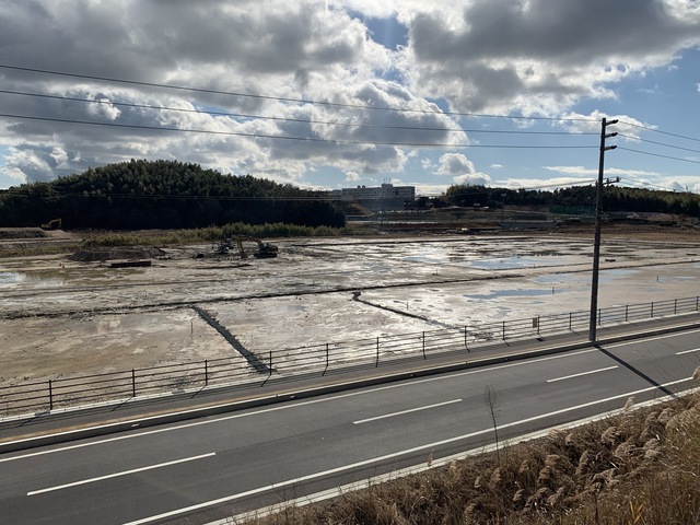 令和3(2021)年12月28日 公園北側(町道)から公園中央方面を映した定点カメラの写真