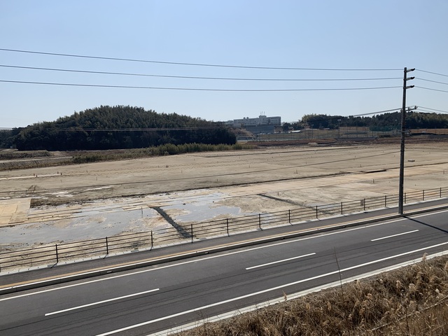 令和4(2022)年3月8日 公園北側(町道)から公園中央方面を映した定点カメラの写真