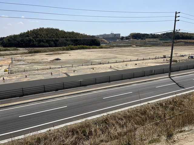 令和4(2022)年3月30日 公園北側(町道)から公園中央方面を映した定点カメラの写真