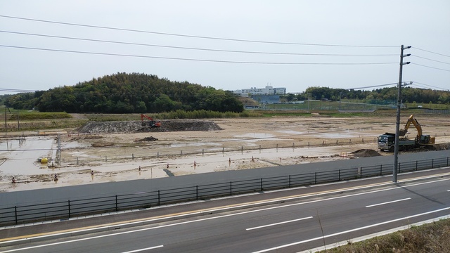 令和4(2022)年4月19日 公園北側(町道)から公園中央方面を映した定点カメラの写真