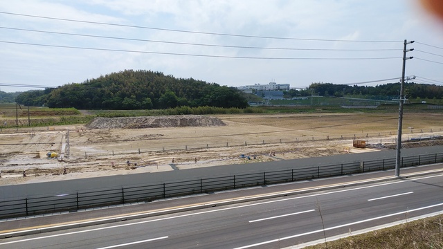 令和4(2022)年5月10日 公園北側(町道)から公園中央方面を映した定点カメラの写真