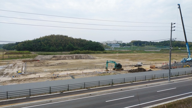 令和4(2022)年5月17日 公園北側(町道)から公園中央方面を映した定点カメラの写真