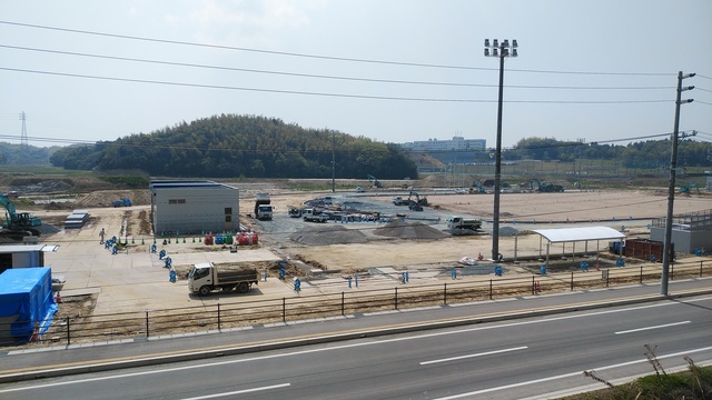 令和5(2023)年4月11日 公園北側(町道)から公園中央方面を映した定点カメラの写真