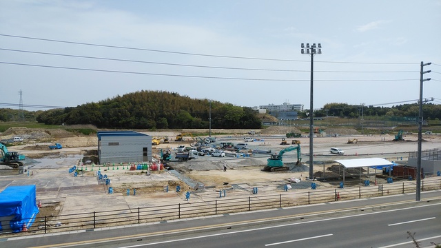 令和5(2023)年4月18日 公園北側(町道)から公園中央方面を映した定点カメラの写真