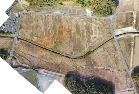 整備される前の運動公園建設予定地の田畑が更地になった様子を上空から撮影した写真