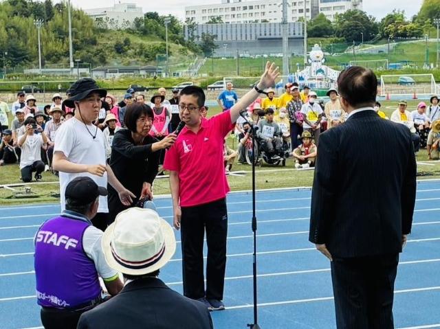 愛知県障害者スポーツ大会において代表者が選手宣誓をする様子