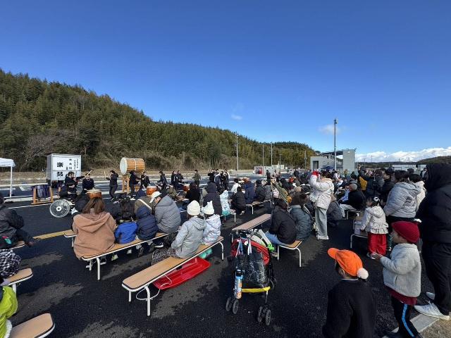 みはま雪フェスにおいて、楽鼓のみなさんが演奏している様子