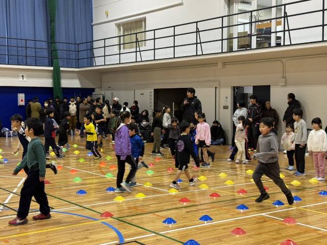 みはまスポーツフェスティバルにおいて、子どもたちが走っている様子