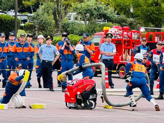 上野間分団上野間第1班が操法をやっている様子
