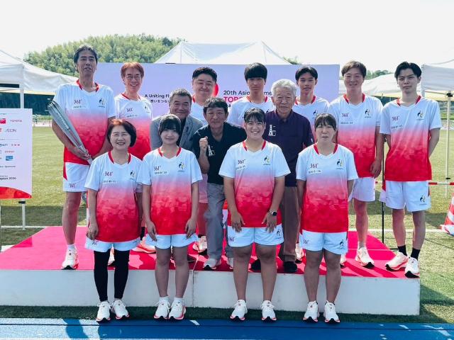 第20回アジア競技大会2026/愛知・名古屋の聖火リレー前にランナーと町長、美浜町議長、横田県議会議員が写っている様子。