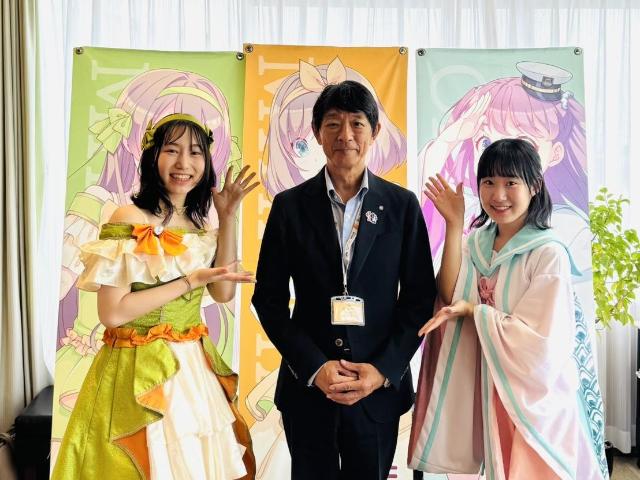 美浜愛役に新しく就任した櫛田結菜さんと、小野浦お琴役の能勢あんなさん、町長が一緒に写っている様子