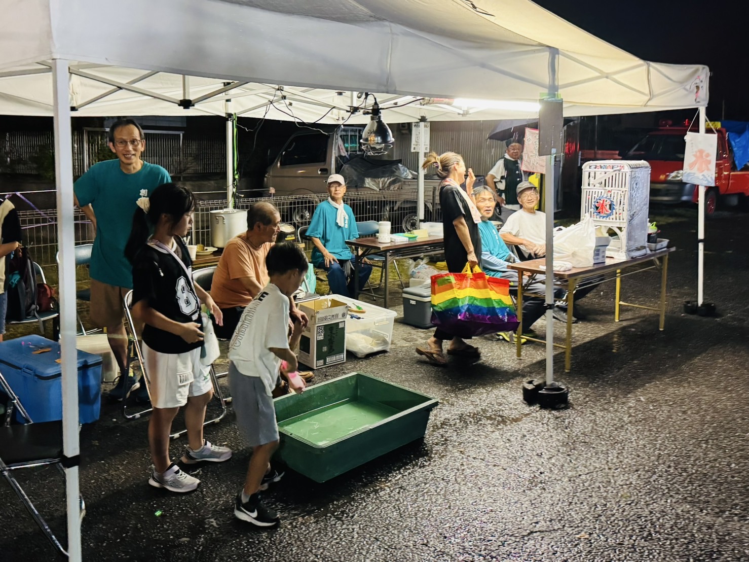 古布地区盆踊りで区が出したかき氷などの出店の様子