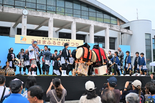 みはまふるさとまつりで奥田祭礼部が太鼓やお囃子を披露している様子