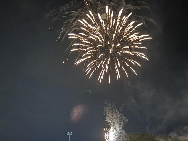 みはま花火まつり2026で、美浜町運動公園陸上競技場で撮影した花火