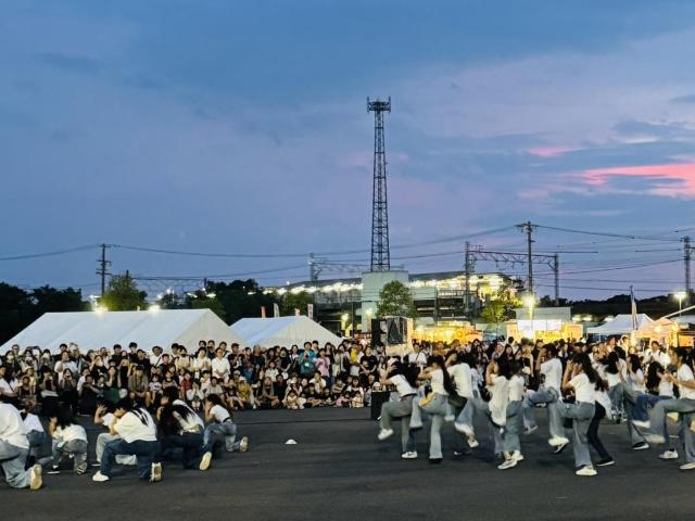 みはま花火まつり2026で、みはまスポーツクラブのダンスサークルによるダンスの披露の様子。