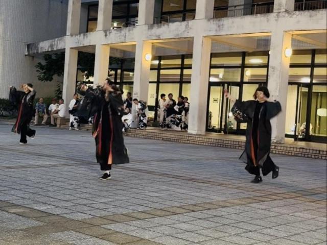 美浜夏まつりにおいて、キッズダンスを披露している様子。