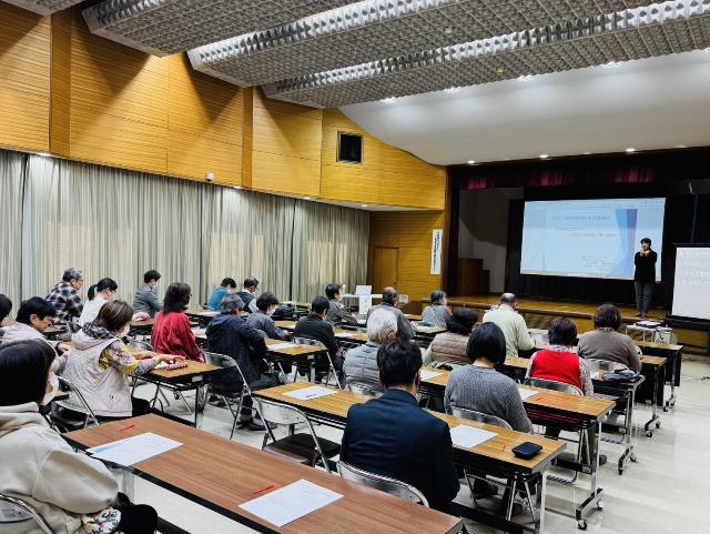 令和7年度美浜町在宅医療・介護連携推進事業講演会での講演の様子