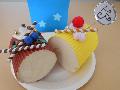 ケーキを作成している写真